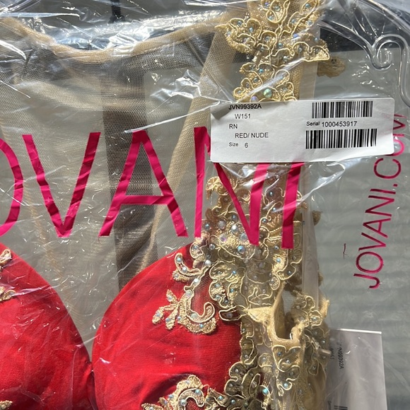 Beautiful Jovani dress. Color is Red/ Nude. Size 6. - Picture 5 of 6